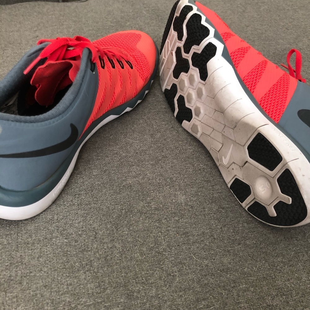 Nikes - Picture 3 of 3